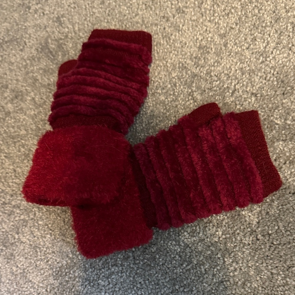 Cozy Red Knit Gloves - Picture 4 of 4